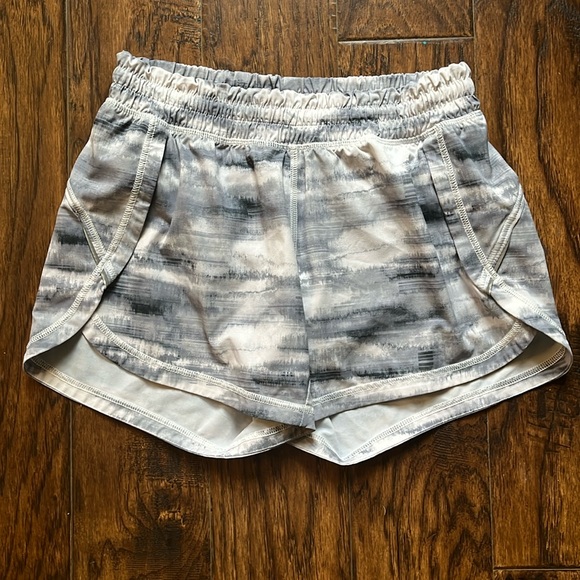 Athleta Racer Run Tie Dye shorts, size XS - Picture 2 of 10